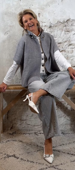 135664. Cape vest grijs