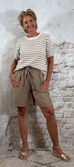 134215. Ava sporty short camel (10 juli weer op voorraad, je kunt aan bestellen)