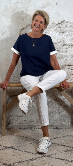 127058. Button classic shirt donkerblauw-off white (14 juli weer op voorraad, je kunt al bestellen)