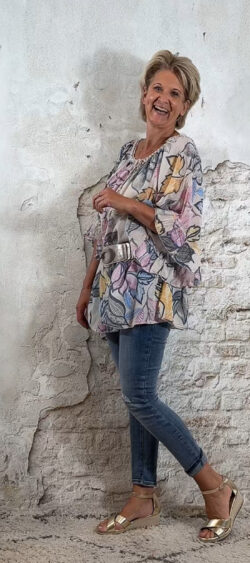 131494. Ibiza flair blouse beige print