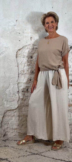 134239. Ava basic knooptop licht taupe