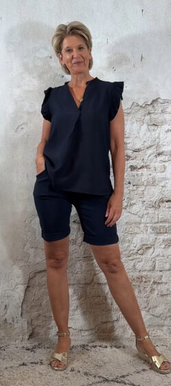 135654. Ava blouse met ruffle kapmouw donkerblauw
