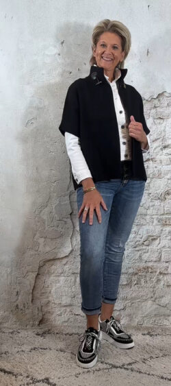 6*135660. Cape vest zwart