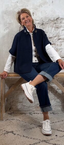 135658. Cape vest donkerblauw