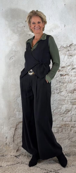 138689. LAATSTE! Cher overslag gilet zwart