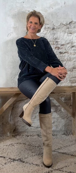 146545. Iris velourse strass sweater donkerblauw
