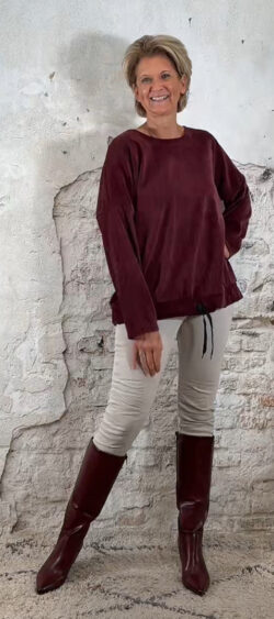 146550. Iris velourse koord sweater bordeaux (28 oktober weer p op voorraad, je kunt al bestellen)