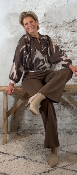 146584. Evy vlinder blouse bruin print (4 november weer op voorraad, je kunt al bestellen)