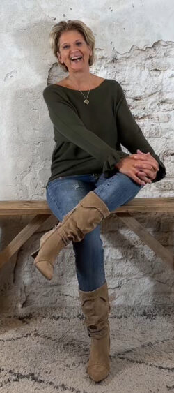 149018. Iris pullover ruffle khaki