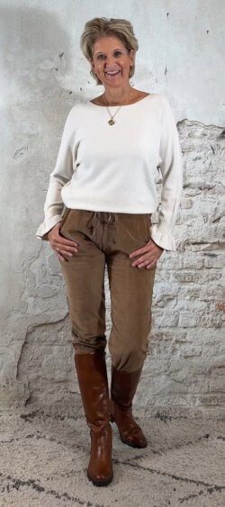 149104. Iris pullover ruffle beige