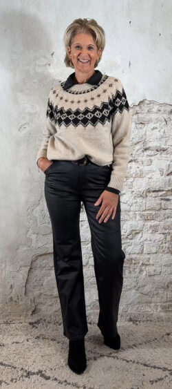 146826. Leatherlook bootcut jeans zwart