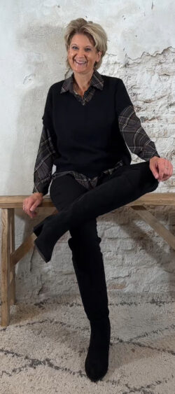 149858. Evy pullover kapmouw v-hals zwart