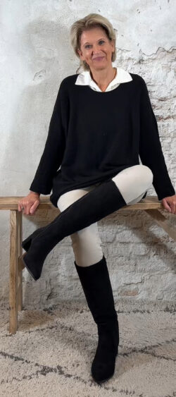 151033. Iris oversized basic pullover zwart