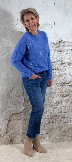 153998. Evy pullover pearl bow blauw