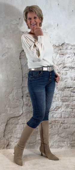 8*153997. Evy pullover ribbel pofmouw beige