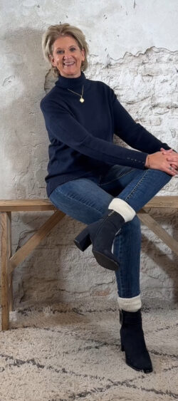 152944. Evy cozy coltrui button donkerblauw