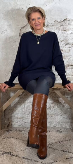 255046. Steffy tuni trui donkerblauw