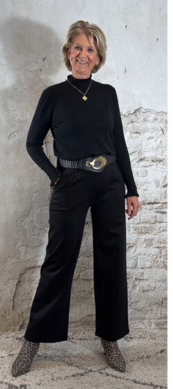 83972. Semi travel wijde pantalon zwart