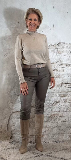 153038. Juul turtle truitje met ruffle zand (18 november weer op voorraad, je kunt al bestellen)