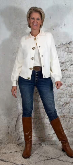 253067. LAATSTE 2! Steffy cardigan Funny button ecru