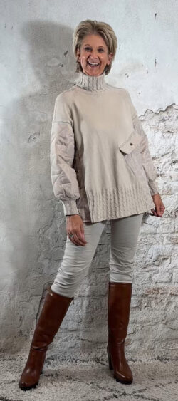 152998. Juul allround knit sweater beige