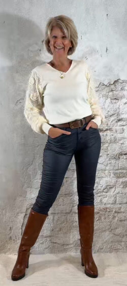 153993. Juul pullover chic flower buttermilk