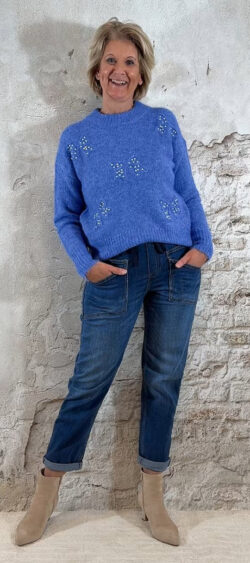 153998. Evy pullover pearl bow blauw