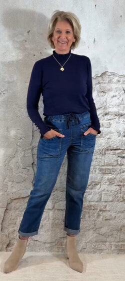 153988. Juul turtle truitje met ruffle donkerblauw