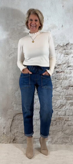 153990. Juul turtle truitje met ruffle buttermilk