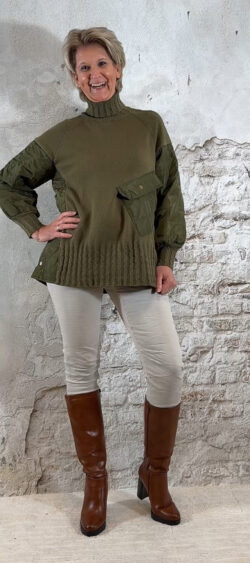 3*153995. Juul allround knit sweater khaki