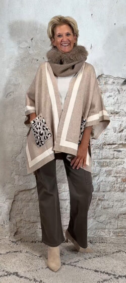 137963. Ava luxe omslagvest beige