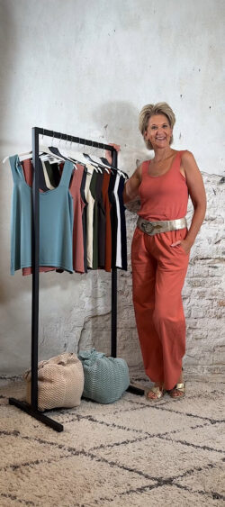 53434. Viscose top rechte hals