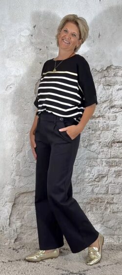 83972. Semi travel wijde pantalon zwart
