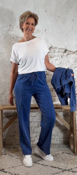 108720. Luxe viscose truitje glad off-white