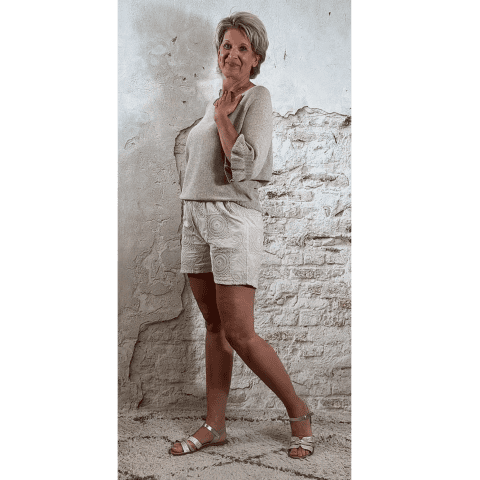 Cotton vlindertrui met ruffle mouw in de kleur taupe