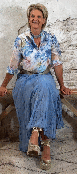 LAATSTE 2! Tranparante blouse met bloemenprint jeansblauw
