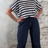 Shirt donkerblauw/ecru met ronde hals – voorkant