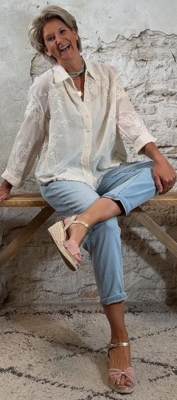 107315. India broderie blouse beige