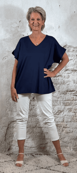 ✔️128395. Ava oversized semi travel shirt v-hals donkerblauw
