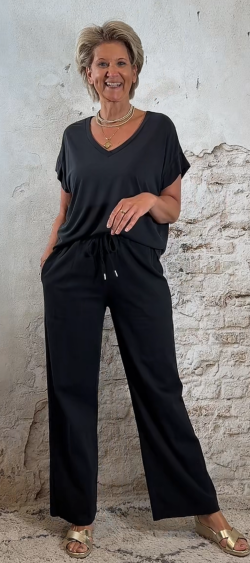 124272. Basic semi travel shirt v-hals zwart