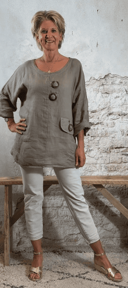 linnen tuniek blouse taupe met kokos gespen en speelse details