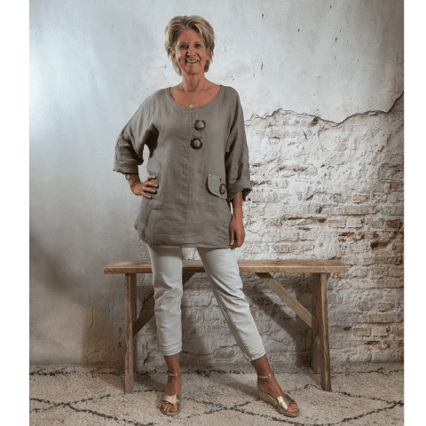 linnen tuniek blouse taupe met kokos gespen en speelse details