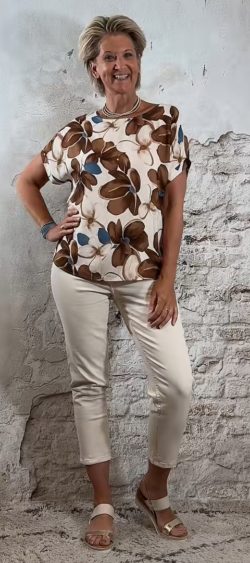127051. Ava blouse-shirt bloem bruin-jeansblauw (1 juli weer op voorraad, je kunt al bestellen)
