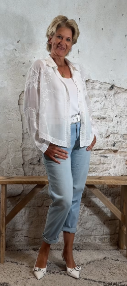 110043. India broderie blouse wit (14 mei weer op voorraad, je kunt al bestellen)