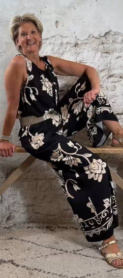 127043. Viscose top met ruffle neck  zwart/beige-combi mogelijk (13 juni weer op voorraad, je kunt al bestellen)