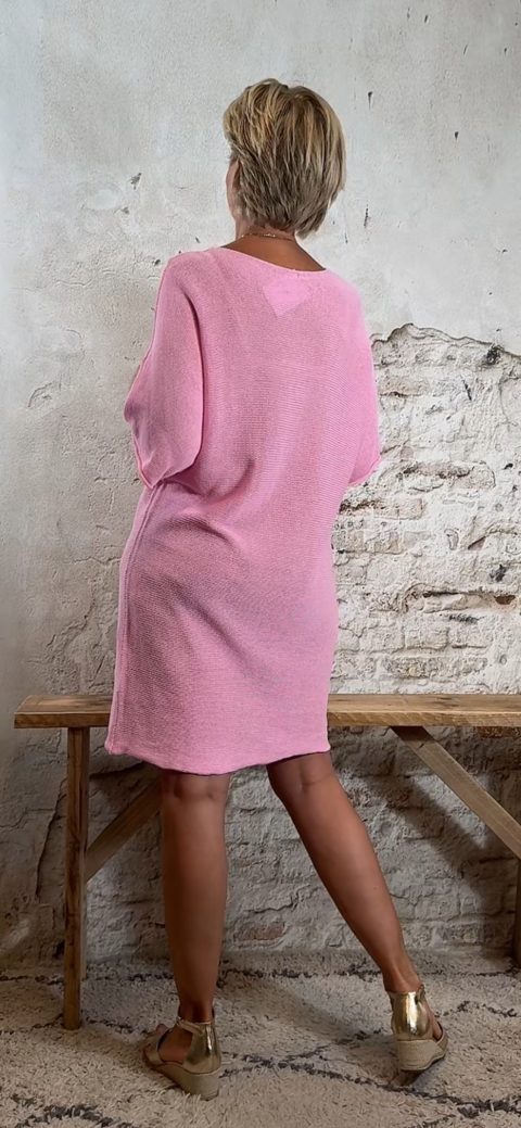 Gebreide tuniek roze ibiza stijl achterkant