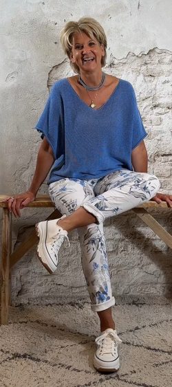 Oversized cotton Ibiza truitje v-hals sky blue (14 maart weer op voorraad, je kunt al bestellen)
