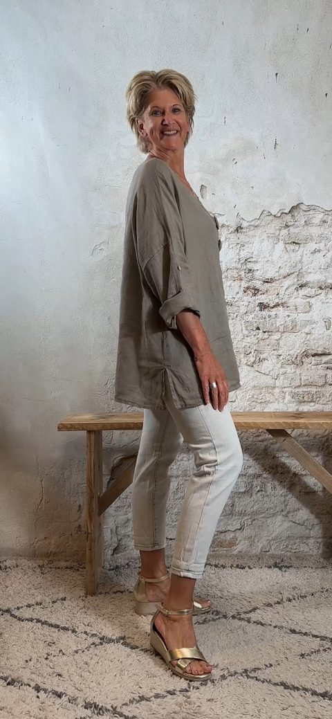 Taupe linnen tuniek blouse met kokos gesp zijkant