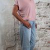gravelshirt v hals viscose oud roze recht model zijkant