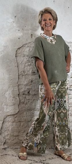 125740. LAATSTE! Wijde travelbroek inka khaki